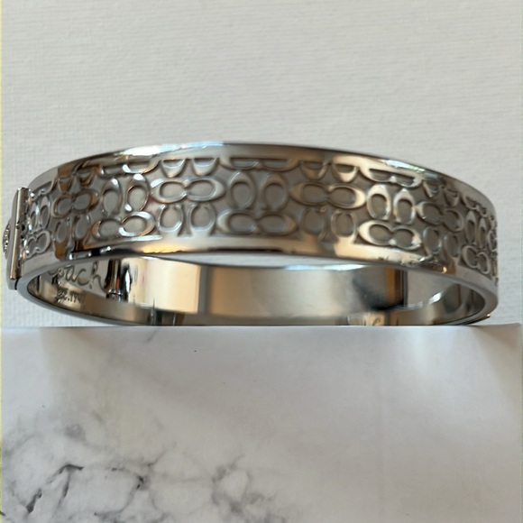 Vintage Coach 1/2”polished silver signature C bangle bracelet. - Picture 6 of 7
